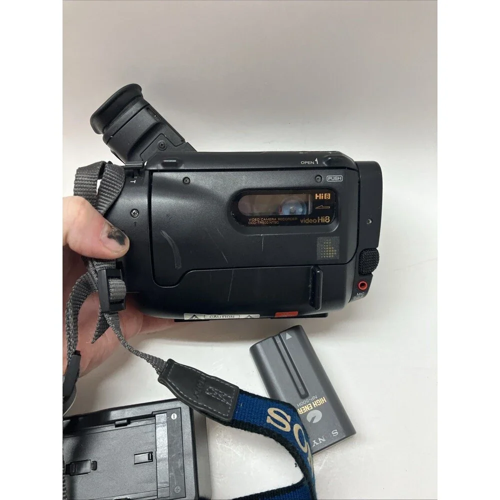 Sony CCD-TR500 HI8 8mm Video8 Camera Camcorder Read Description